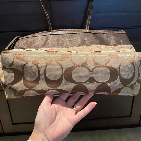 Authentic Signature Coach Tote Purse - Picture 4 of 9